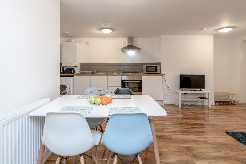 Royal - Heathrow * Hillingdon