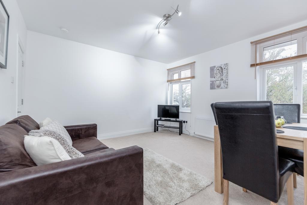 Royal - Heathrow * Hillingdon
