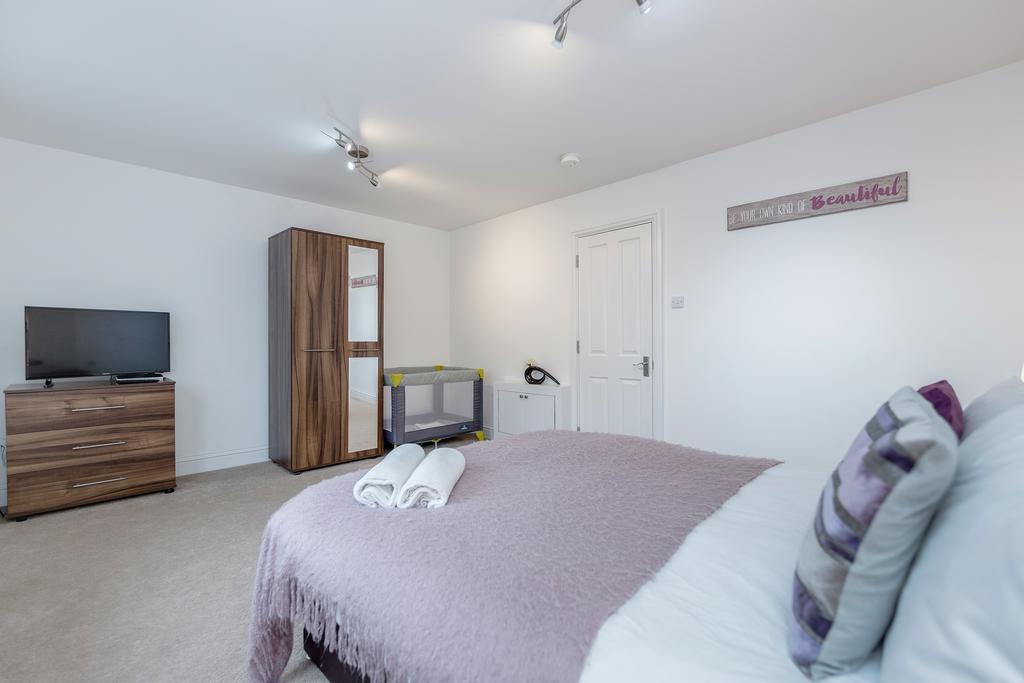 Royal - Heathrow Hillingdon